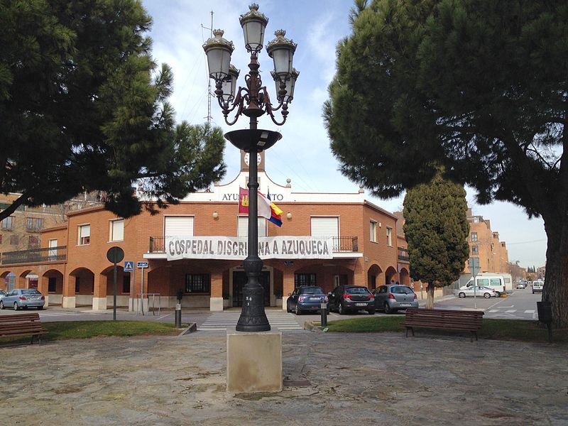 File:Ayuntamiento de Azuqueca-pancarta.JPG