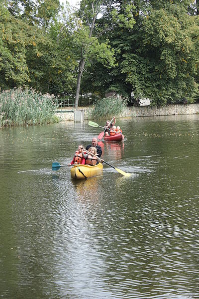 File:Běleč nad Orlicí, rybník, lodičky (1).jpg