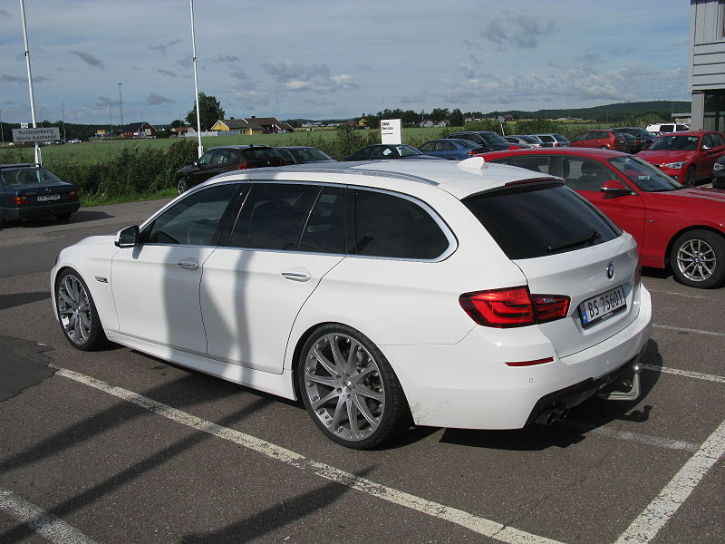 File:BMW 5 Series Touring M Sport F11 (9576676185).jpg