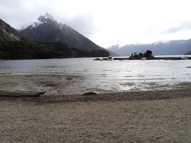 File:Bahía López, San Carlos de Bariloche, Río Negro, Argentina.jpg