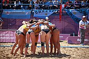 Deutsch: Beachhandball bei den Olympischen Jugendspielen 2018 in Buenos Aires; Tag 7, 13. Oktober 2018; Mädchen, Halbfinale – Ungarn-Argentinien 1:2 English: Beach handball at the 2018 Summer Youth Olympics in Buenos Aires at 13 October 2018 – Girls Semifinal – Hungary-Argentina 1:2 Español: Handball de playa en los Juegos Olimpicos de la Juventud Buenos Aires 2018 en 13 de octubre de 2018 – Semifinales Femeninas - Hungría-Argentina 1:2