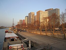 Het Quartier de Beaugrenelle  op de achtergrond de Eiffeltoren