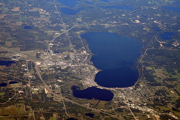 Aerial photo of the city and lake