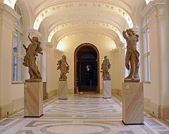 Der museum. Музей Боде (Bode-Museum). Музей Боде в Берлине экспонаты. Скульптурное собрание музея Боде. Диана музей Боде Берлин.