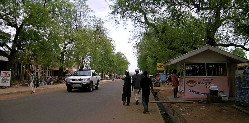 File:Bolgatanga street.jpg