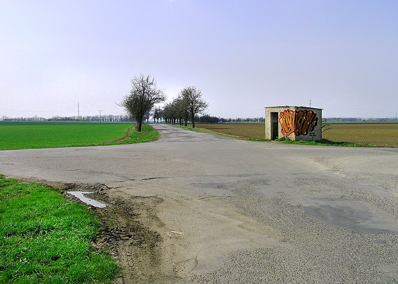 File:Brázdim, Crossroad.jpg