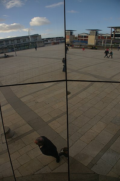 File:Bristol MMB «14 Millennium Square.jpg