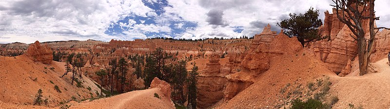 File:Bryce Canyon from scenic viewpoints (14700119673).jpg