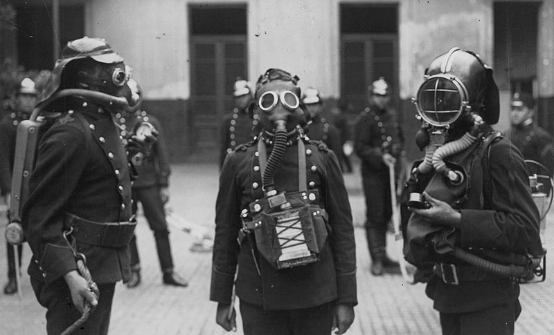 File:Buenos Aires - Bomberos con máscaras respiratorias.jpg