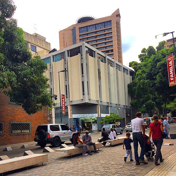 File:Bulevar de Sabana Grande Caracas Venezuela Shopping y Familia Vicente Quintero fotógrafo.jpg