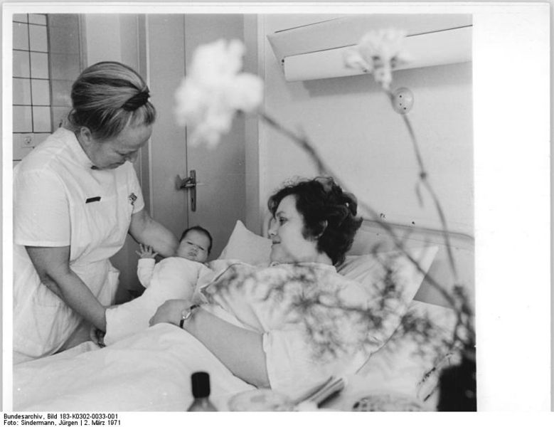 File:Bundesarchiv Bild 183-K0302-0033-001, Rostock, Südstadt-Krankenhaus.jpg