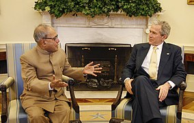 Министр иностранных дел Индии Пранаб Мукерджи на встрече с президентом США Джорджем Бушем младшим. 24 марта 2008