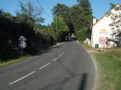 Entrada para Busset de Saint-Yorre pela RD 121