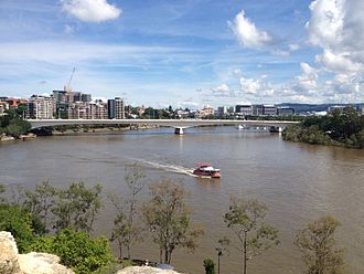 The Captain Cook Bridge, as viewed from Kangaroo Point Cliffs. Captain Cook Bridge, Brisbane 02.JPG