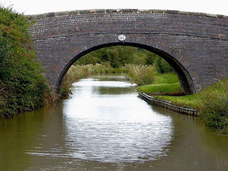 File:Carlton Bridge in Leicestershire - geograph.org.uk - 5323758.jpg