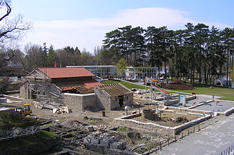 Современная реконструкция римского здания в Петронелле