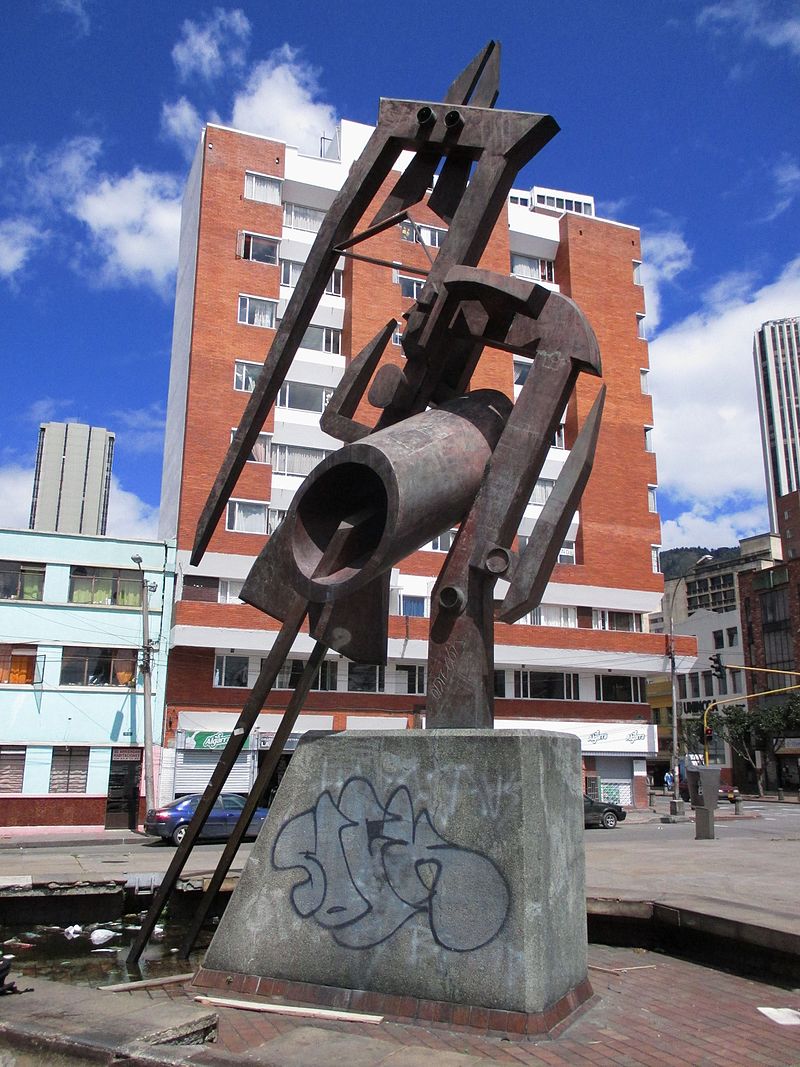 Archivo:Carrera 13 calle 23 escultura Soltando la Onda centro de Bogotá.JPG  - Wikipedia, la enciclopedia libre