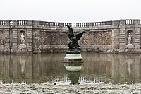 Aigle défendant sa proie.