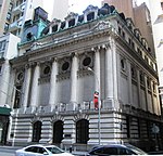 L'edificio della Camera di Commercio al 65 di Liberty Street, uno dei tanti edifici storici del quartiere.