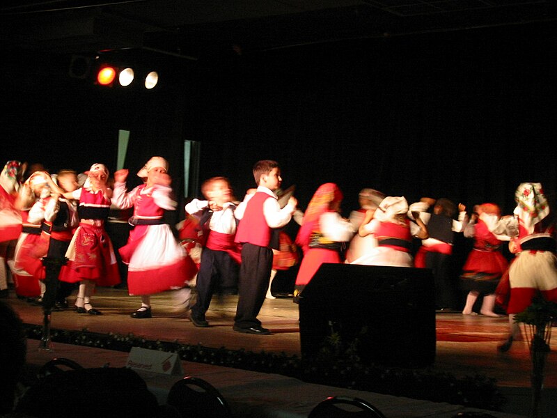 File:Children Dancing (32483671).jpg