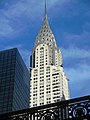 Chrysler Building raksturīgais Art Deco kronis un smaile