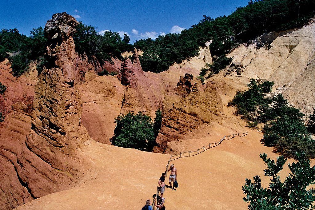 LIEUX INSOLITES,ORIGINAUX,MÉCONNUS en France 1024px-Colorado-provencal-ocres