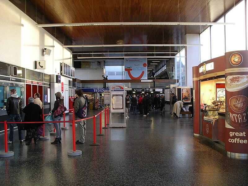 File:Coventry railway station concourse 4m08.JPG