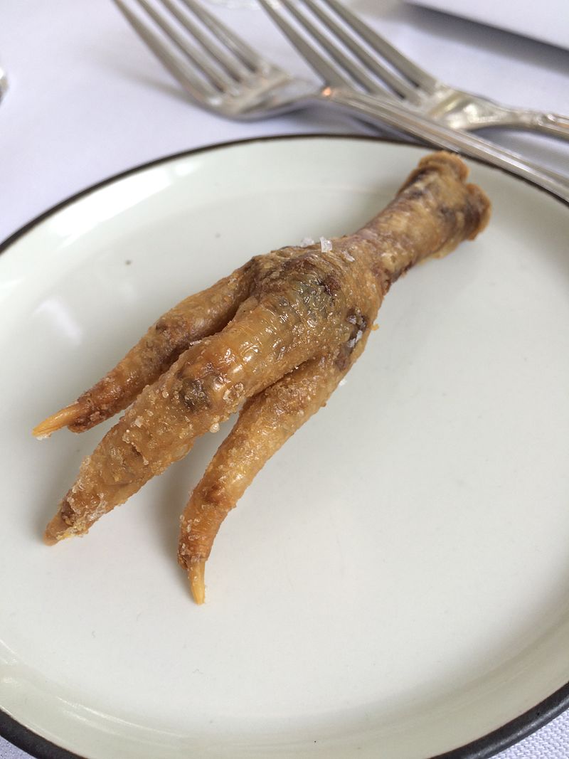 https://upload.wikimedia.org/wikipedia/commons/thumb/c/cd/Deep_fried_chicken_feet.jpg/800px-Deep_fried_chicken_feet.jpg