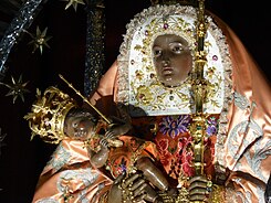 Detalle de la imagen neoclásica de Nuestra Señora de la Candelaria, Tenerife, Canarias, España.JPG