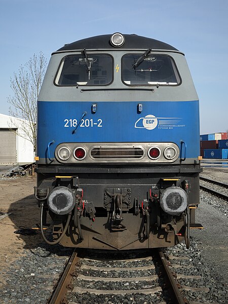 File:Diesellok 218201-2 frontal.JPG