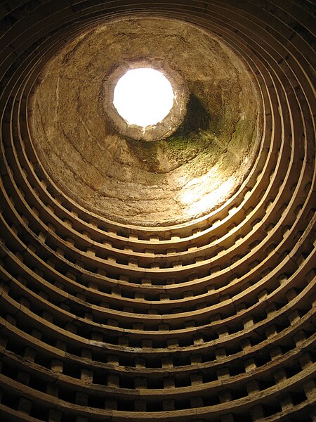 File:Dirleton doocot 2.jpg