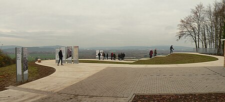 Dokumentations und Lernort Bückeberg Panorama mit Steg