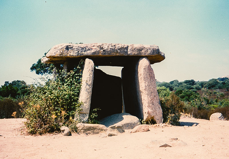 File:Dolmen of Funtanaccia, Corsica.jpg