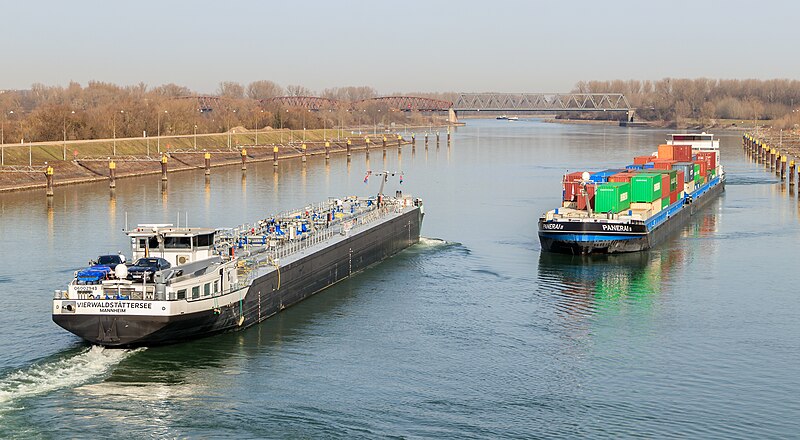 File:ENI 06002943 TMS Vierwaldstättersee and ENI 02334768 SGMS Panerai with EMI 02337531 GSL Panerai II.jpg