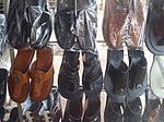 Variété de mocassins et nu-pieds