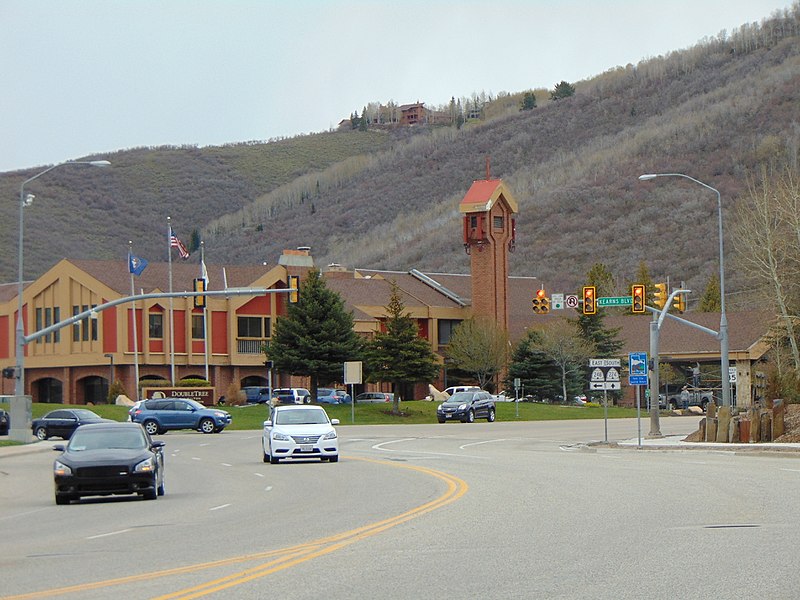 File:East at SR-224 & SR-248 junction in Park City, Utah, Apr 16.jpg