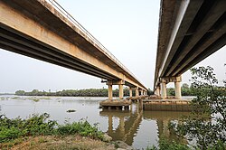 Eastern Railway over the Bang Pakong River 2.jpg