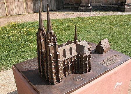 ไฟล์:Elisabethkirche Marburg Modell fg06.jpg