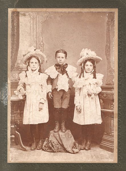 File:Enfants de Onésime Lambert et Joséphine Dion - Sherbrooke 1898 - panoramio.jpg