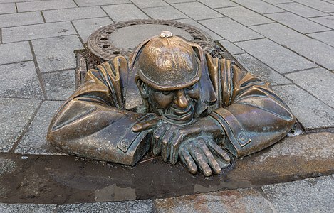 Estatua Hombre Trabajando, Bratislava, Eslovaquia, 2020-02-01, DD 45