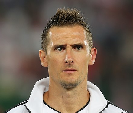 Miroslav Klose, auteur d'un triplé lors de la victoire allemande 8-0 contre les Faucons lors du premier tour de la Coupe du monde 2002