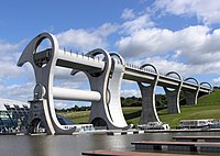 ... d'Falkirk Wheel, e Schëfflift.