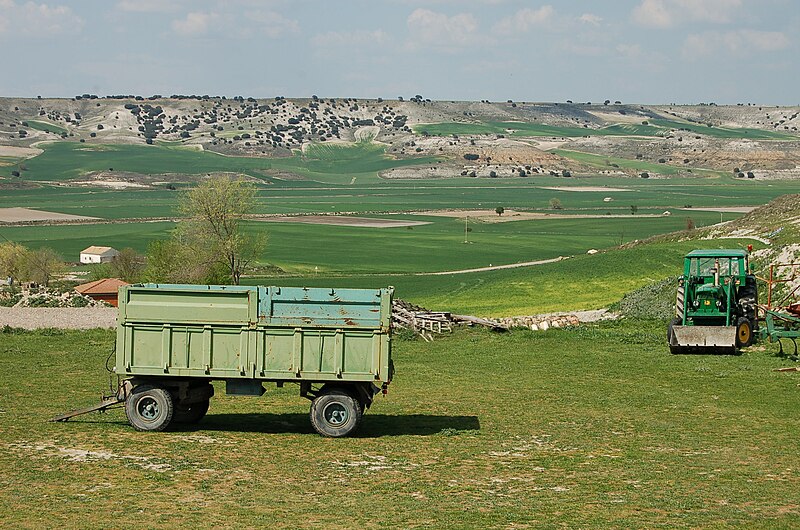 File:Farm equipment in Aragon.jpg