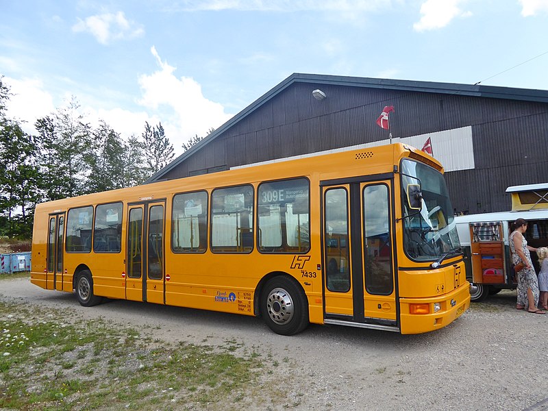 Fil:Fjordbus 7433 at Sporvejsmuseet 01.jpg