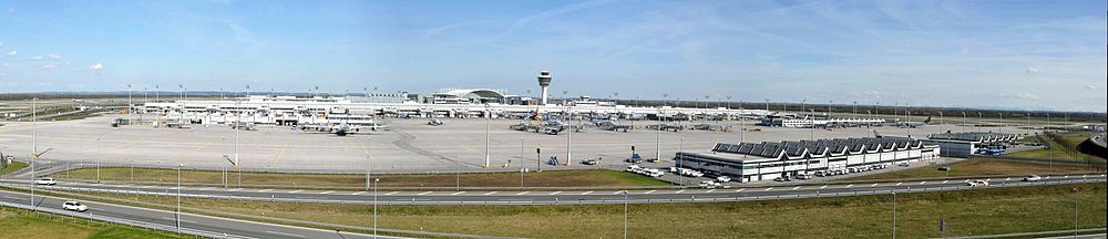 Flughafen München: Blick auf das Vorfeld des Terminal 1