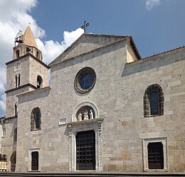 Fondi, igreja de Santa Maria na Piazza - Fachada e campanário.jpg