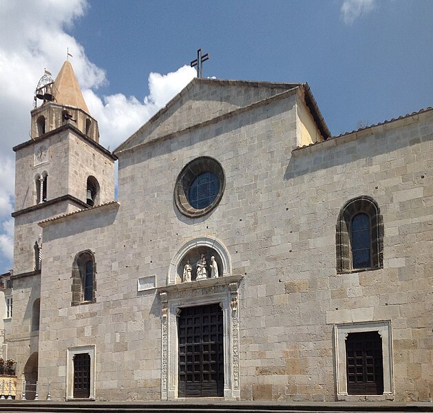 File:Fondi, chiesa di Santa Maria in Piazza - Facciata e campanile.jpg
