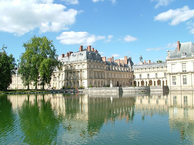 File:Fontainebleau Castle - Flickr.jpg