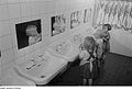 Fotothek df roe-neg 0006709 006 Drei Kleinkinder an Waschbecken eines Kinderkrippenbaderaums beim Zähneputzen.jpg
