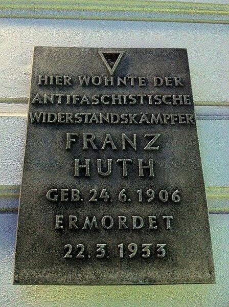 File:Franz Huth Memorial.jpg